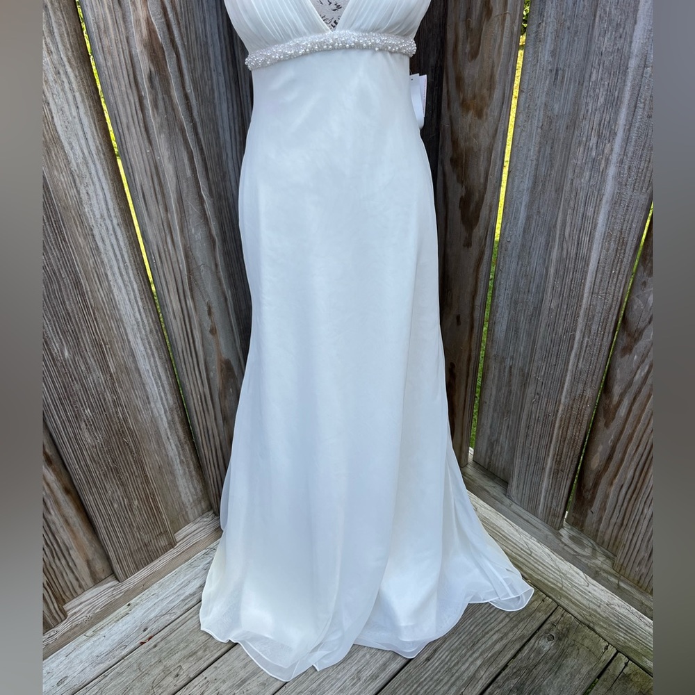 NWT Davids Bridal Galina Ivory Elegant Wedding Dress Size 4 - Picture 4 of 12